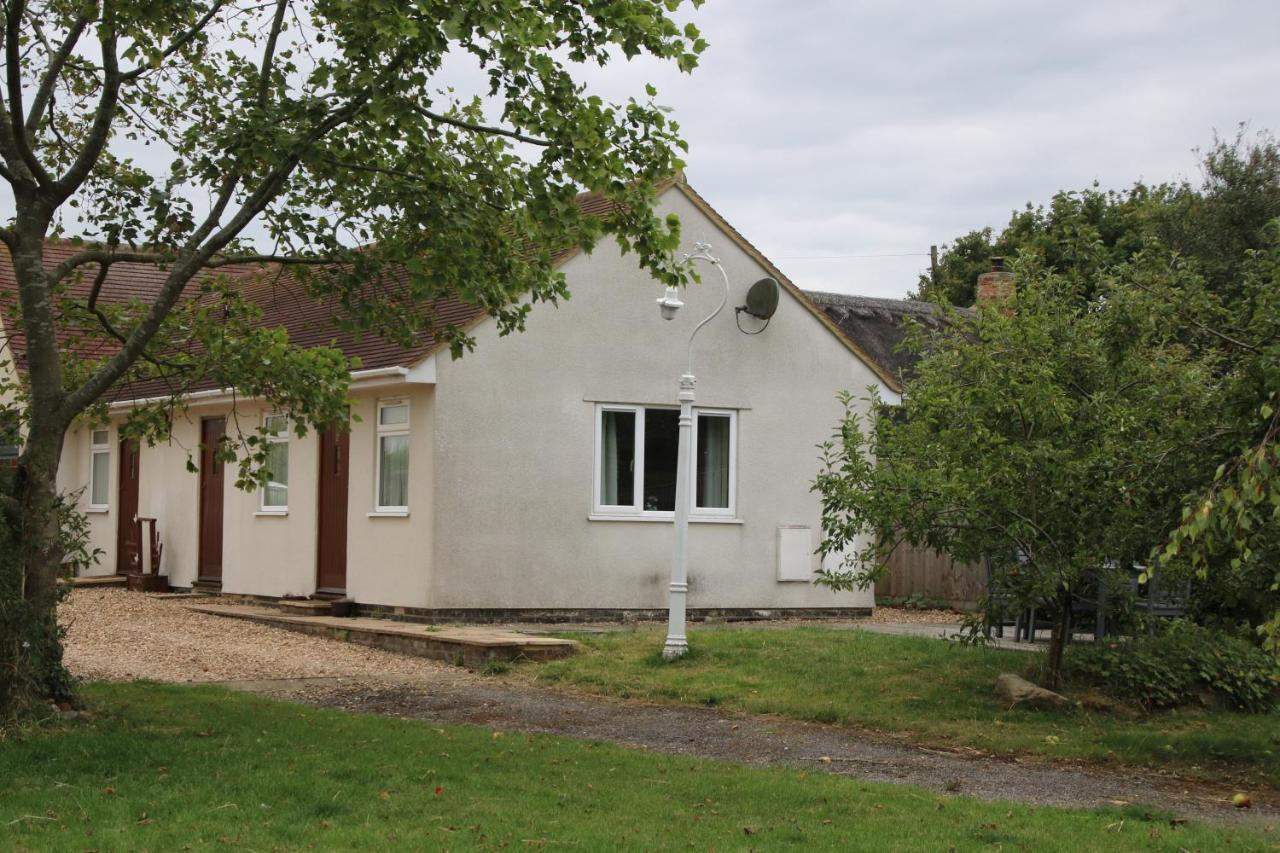 The Stables B&B @ Pear Tree Cottage Winslow Bagian luar foto